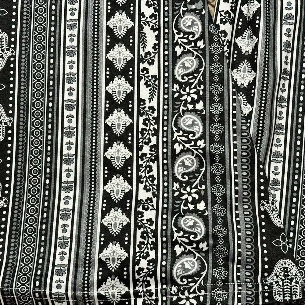 Black and White Patterned Flare Pants size S - Picture 3 of 3
